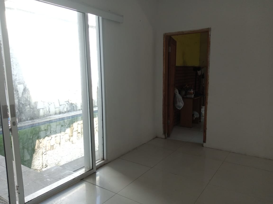 DIJUAL RUMAH DENGAN KOLAM RENANG DI CISARANTEN KULON