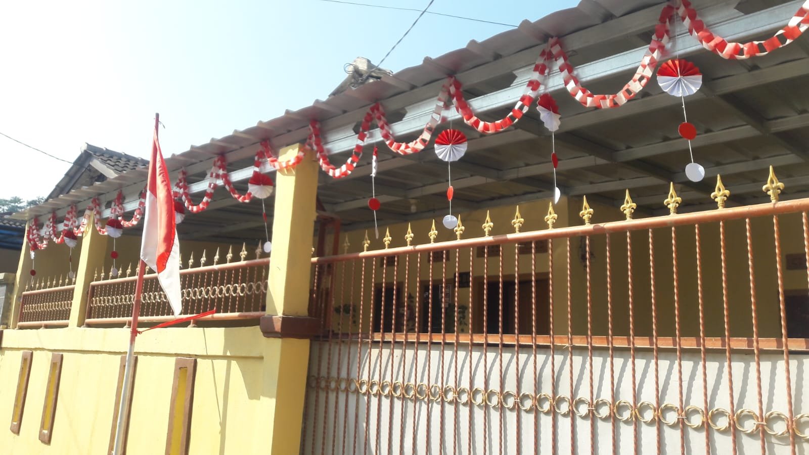 DIJUAL RUMAH SIAP HUNI DALAM KOMPLEK DI PADALARANG