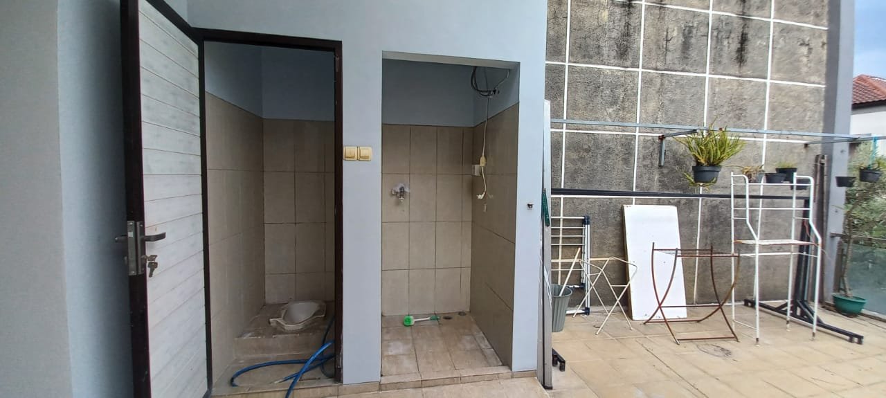 DISEWAKAN RUMAH NYAMAN & ASRI DALAM CLUSTER DI CIGADUNG – BANDUNG UTARA