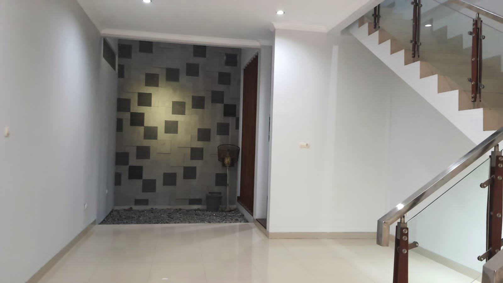 DISEWAKAN RUMAH NYAMAN & ASRI DALAM CLUSTER DI CIGADUNG – BANDUNG UTARA