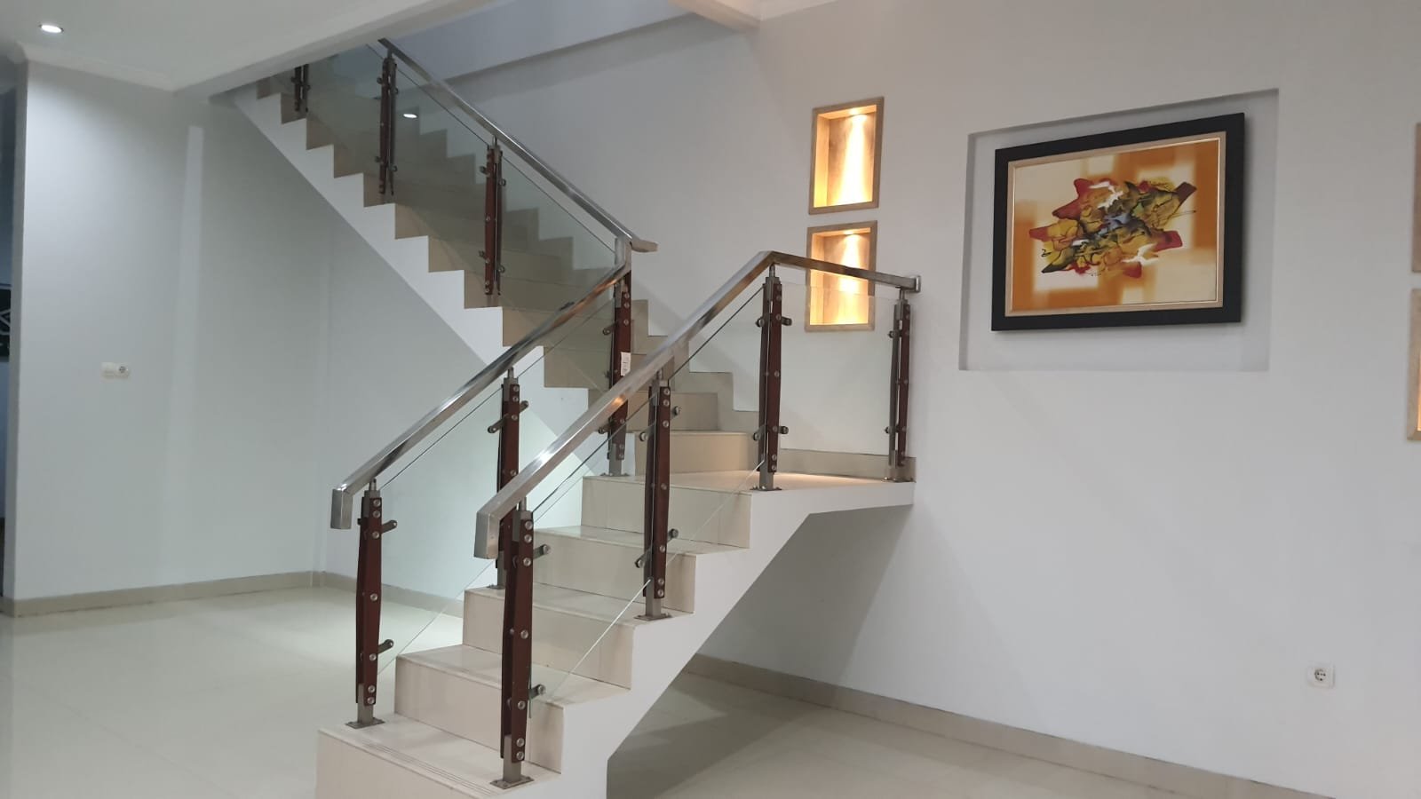 DISEWAKAN RUMAH NYAMAN & ASRI DALAM CLUSTER DI CIGADUNG – BANDUNG UTARA