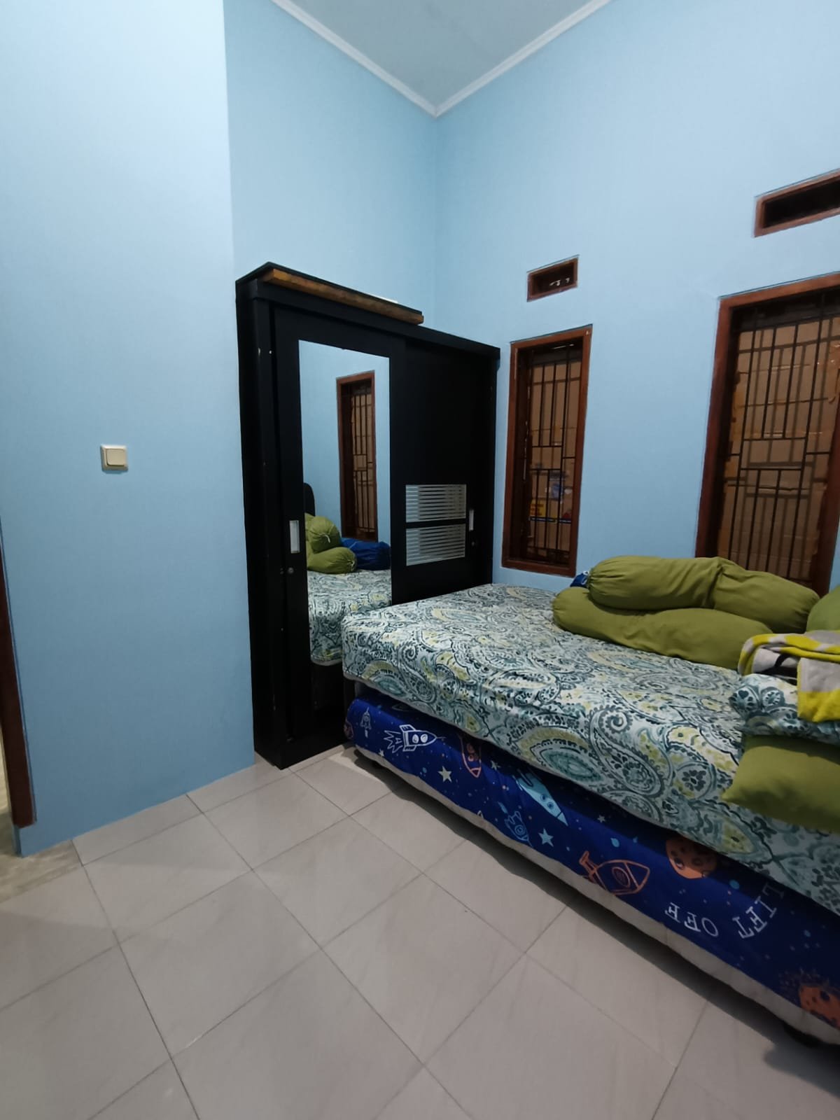 DIJUAL CEPAT KARENA HARUS SEGERA PINDAH TUGAS. RUMAH DALAM KOMPLEK DI ARCAMANIK ENDAH – BANDUNG