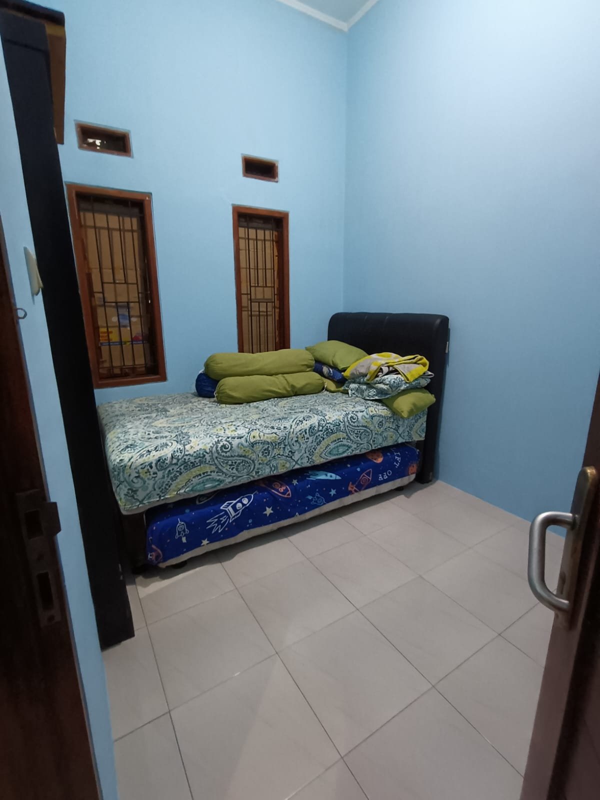 DIJUAL CEPAT KARENA HARUS SEGERA PINDAH TUGAS. RUMAH DALAM KOMPLEK DI ARCAMANIK ENDAH – BANDUNG